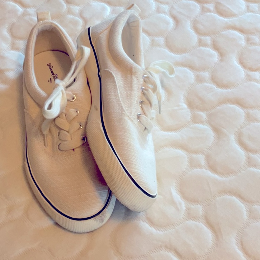 Universal Thread white Canvas Sneakers